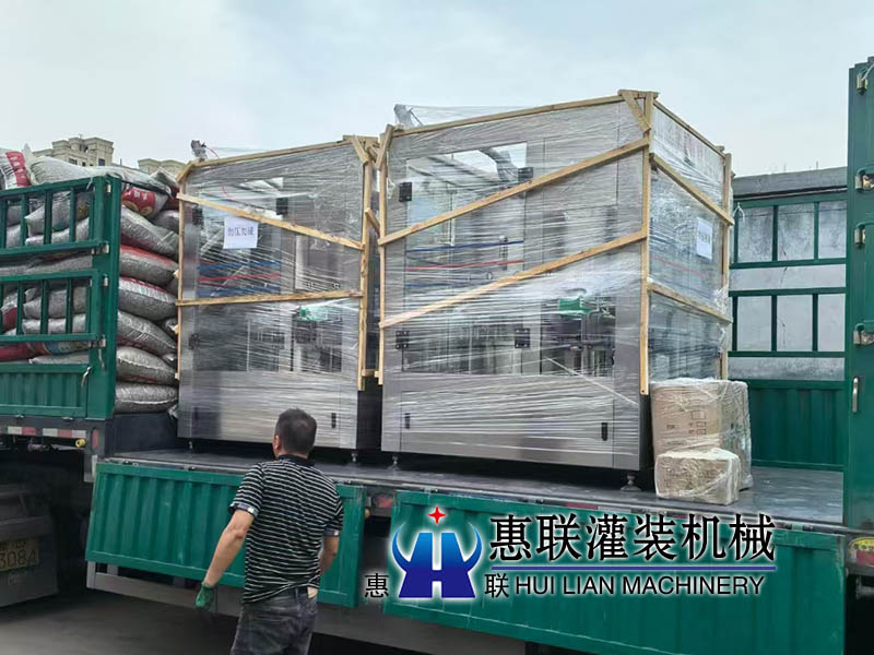 洗衣液灌裝機(jī)發(fā)往內(nèi)蒙古